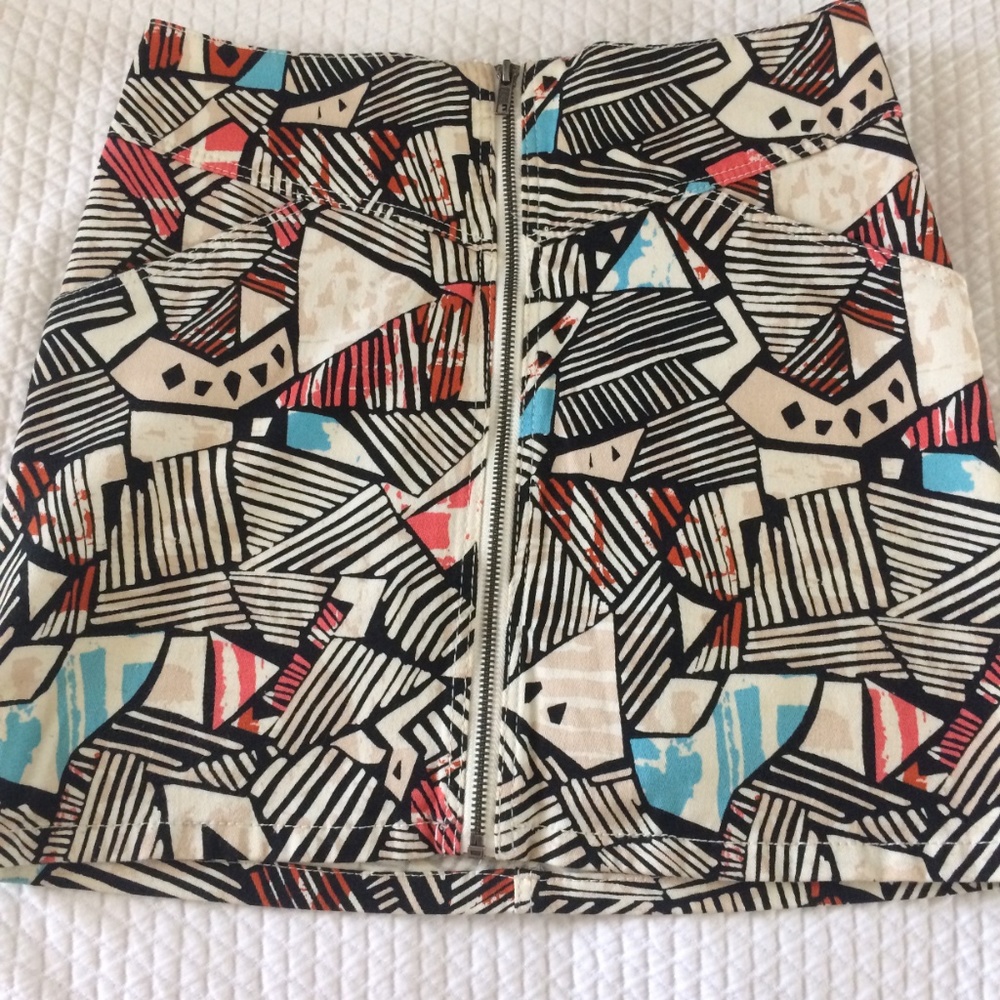 High Waisted Graphic Skirt